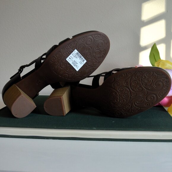 Clarks Artisan Ciera Gull Black Leather T-Strap Sandals - Picture 14 of 14